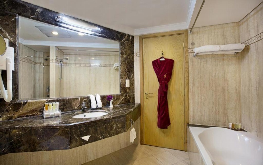 City Seasons Hotel